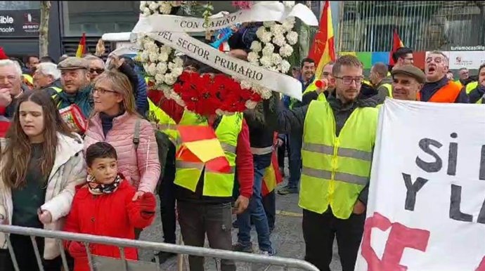 Protestas del sector primario de Soria frente a la Subdelegación del Gobierno en Soria
