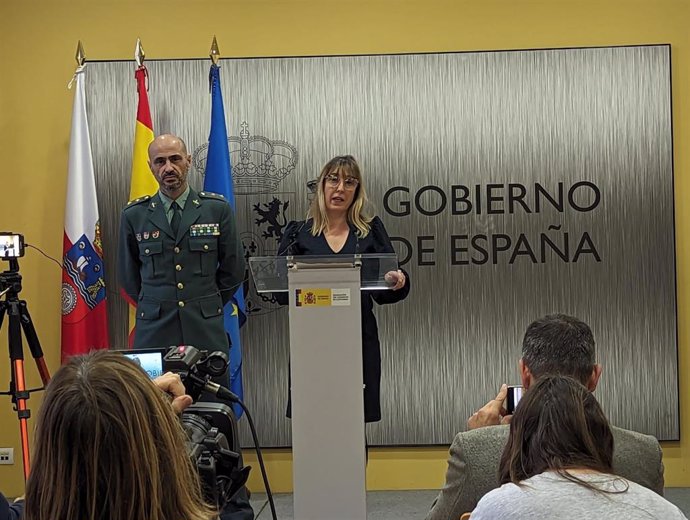 La delegada del Gobierno en Cantabria y el coronel de la Guardia Civil, Eugenia Gómez de Diego y Juan Martínez Ros