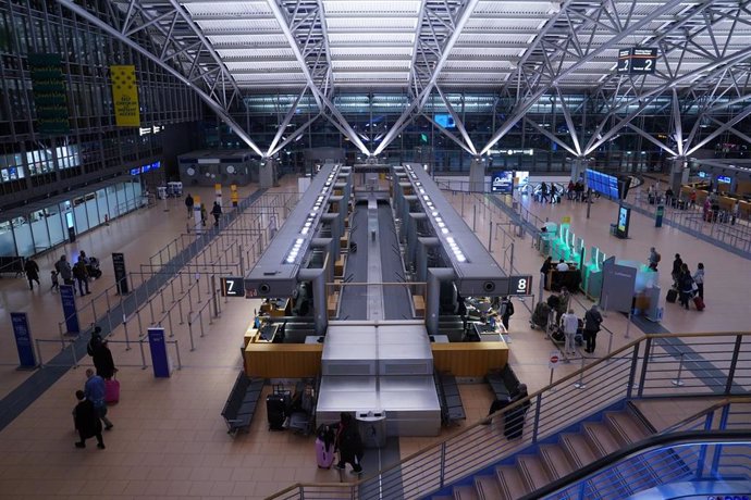 08 February 2024, Hamburg: Passengers stand at the Lufthansa check-in area in Terminal 2 at Hamburg Airport.