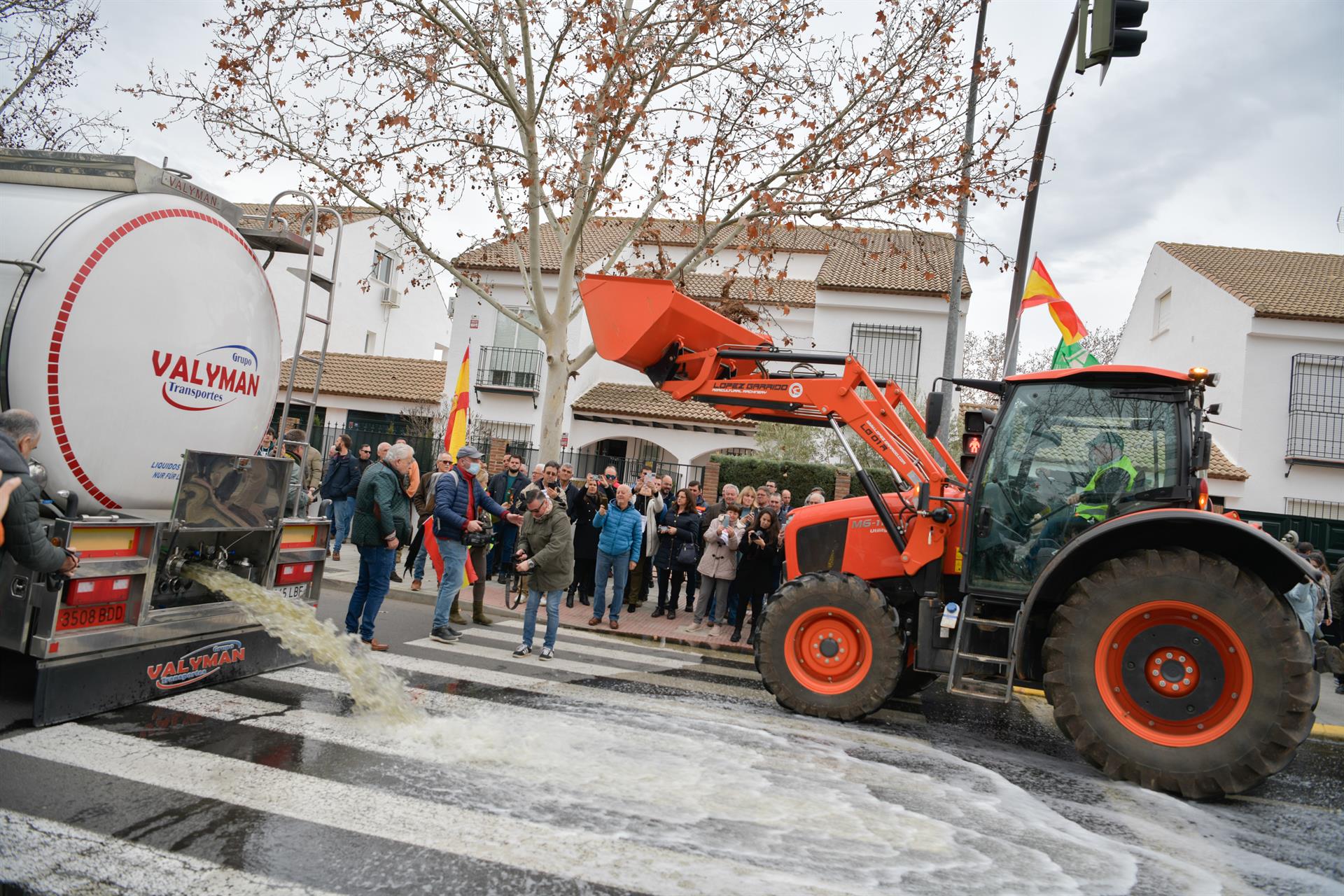 ULTIMA HORA, MOVILIZACIÓN DE AGRICULTORES. CLM aplaude las medidas de la  Unión Europea para el campo (Castilla-La Mancha, Política)