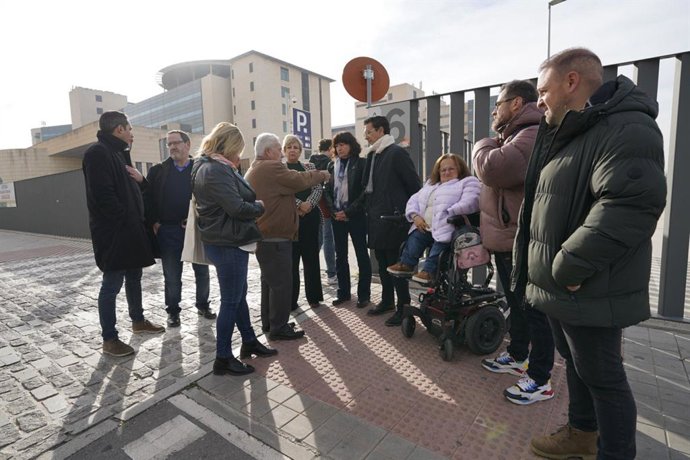 Visita del PSOE al parking del PTS