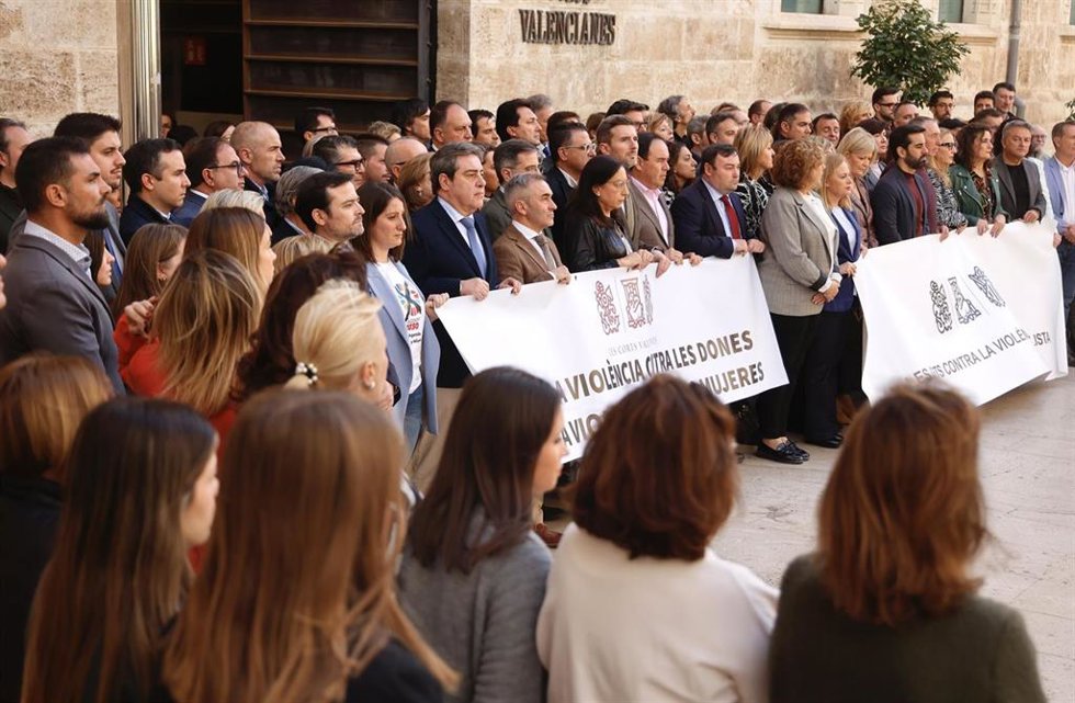 Concentración frente a la violencia machista en Les Corts