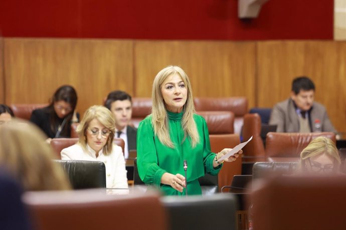 La consejera de Desarrollo Educativo de la Junta, Patricia del Pozo, en el pleno del Parlamento de Andalucía.
