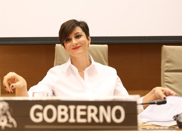 La ministra de Vivienda y Agenda Urbana, Isabel Rodríguez, durante la Comisión de Vivienda y Agenda Urbana en el Congreso de los Diputados, a 25 de enero de 2024, en Madrid (España). Durante la comparecencia ha informado sobre las líneas generales de la p