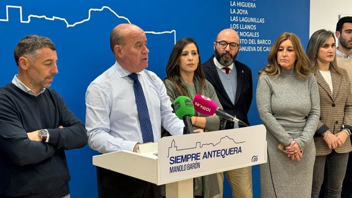 El alcalde de Antequera (Málaga), Manuel Barón, en rueda de prensa.