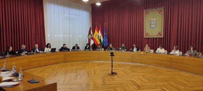 Pleno del Ayuntamiento de Logroño, en sesión extraordinaria el 8 de febrero de 2024.
