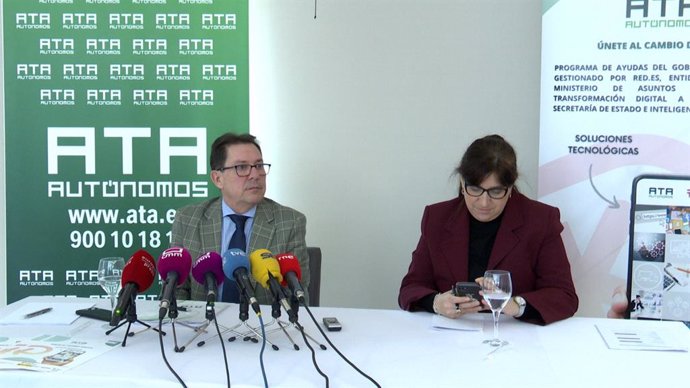 El presidente regional de ATA, Miguel Ángel Rivero, y la vicepresidenta de ATA, Elena Melgar.