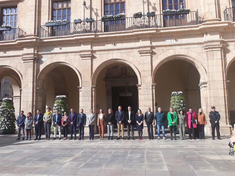 Minuto de silencio por el último caso de violencia de género en la Comunitat
