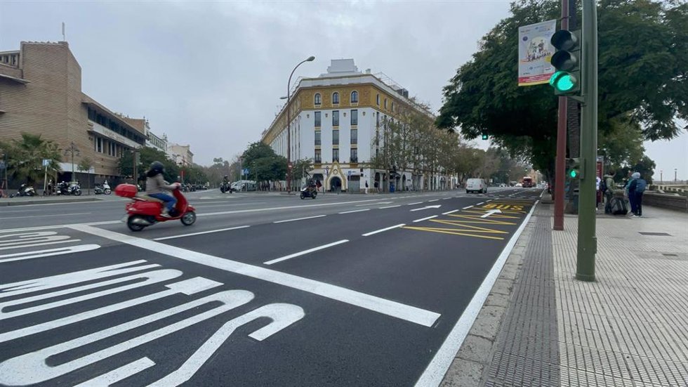 Reasfaltado en varios carriles del Paseo de las Delicias.