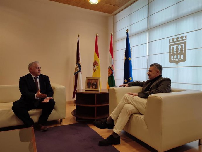 Escobar se reúne con el presidente de la Federación Riojana de Municipios para abordar las necesidades de la ciudad