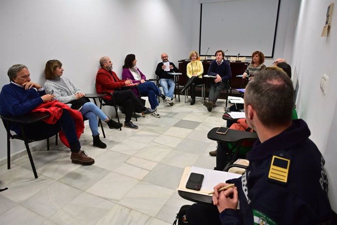 Reunión técnica sobre personas sin hogar en Cádiz.