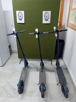 La Policía Local de los Barrios interviene cinco patinetes eléctricos por circular por la acera