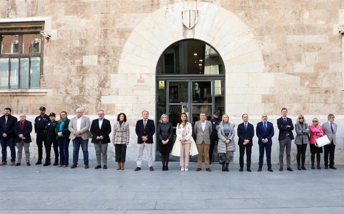 El Consell guarda un minuto de silencio tras el asesinato machista de Rocío ocurrido en Alfs del Pi