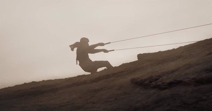 Dune 2: Timothée Chalamet cabalga sobre un gusano de arena en la primera escena de la secuela