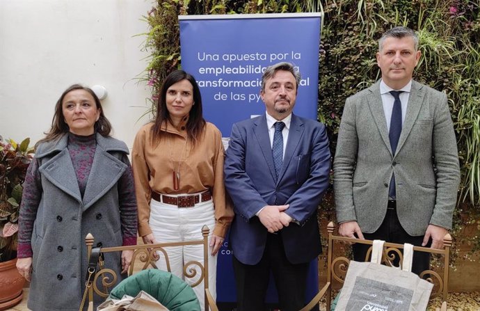 María Dolores Gálvez y Antonio Luis de Acevedo (centro), entre Alicia Vílchez y Francisco Acosta.