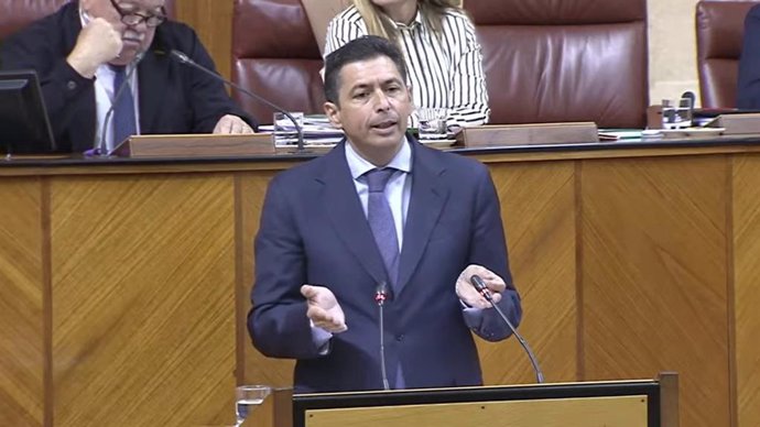 El parlamentario del PSOE-A Rafael Márquez, en el Pleno de la Cámara andaluza.