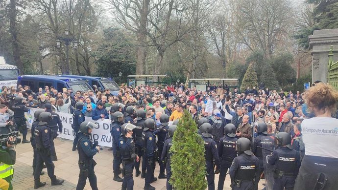 Manifestación de agricultores y ganaderos en Oviedo