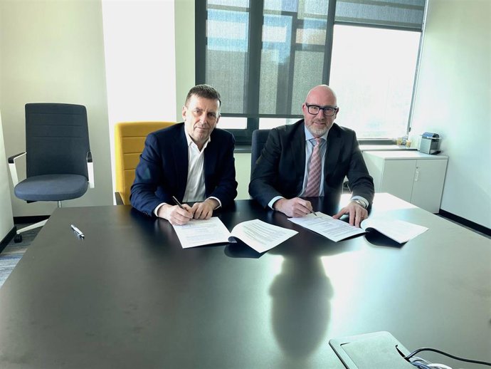 Firma del acuerdo entre HORSE y el Grupo Dumarey.