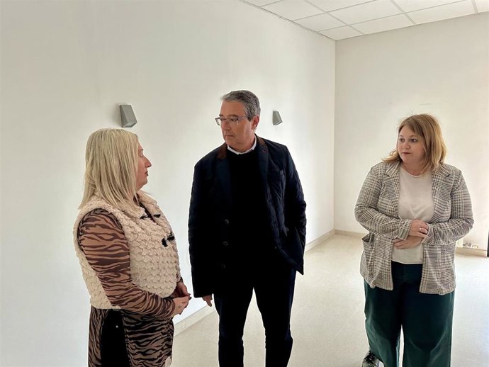 El presidente de la Diputación, Francisco Salado, visita Algarrobo junto con la alcaldesa, Natacha Rivas