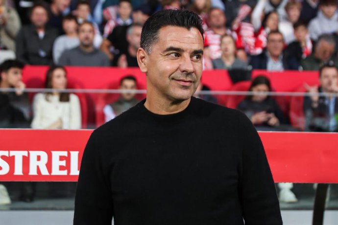 Archivo - Miguel Angel Sanchez "Michel", head coach of Girona FC looks on during the spanish league, La Liga Santander, football match played between Girona FC and Real Madrid at Montilivi stadium on April 25, 2023, in Girona, Spain.