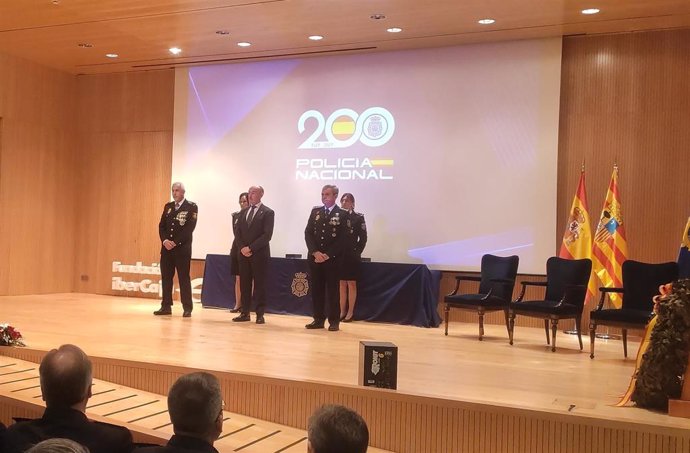El Jefe Superior de Policía de Aragón, Florentino Marín, el comisario provincial de Zaragoza, Javier Abadía, y el delegado del Gobierno de Aragón, Fernando Beltrán, presiden los actos del bicentenario de la Policía Nacional.