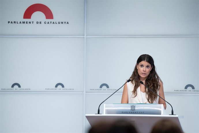 Archivo - La portavoz de Junts en el Parlament, Mnica Sales, durante una rueda de prensa tras el Debate de Política General en el Parlament de Catalunya, a 26 de septiembre de 2023, en Barcelona, Catalunya (España)
