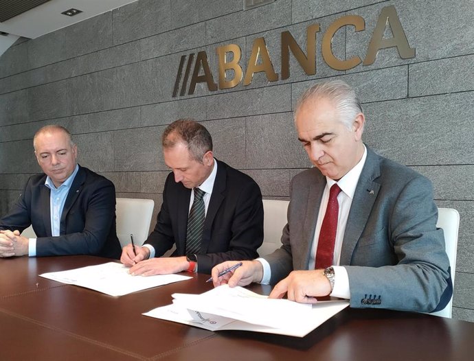 Firma del acuerdo de colaboración entre Asturgar SGR y ABANCA