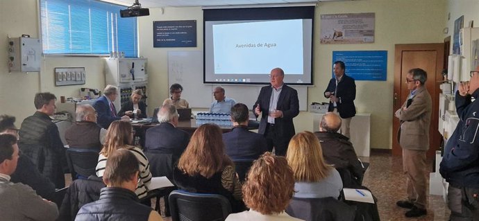 El Ayuntamiento y empresarios del polígono Río de Janeiro buscarán soluciones frente a las inundaciones