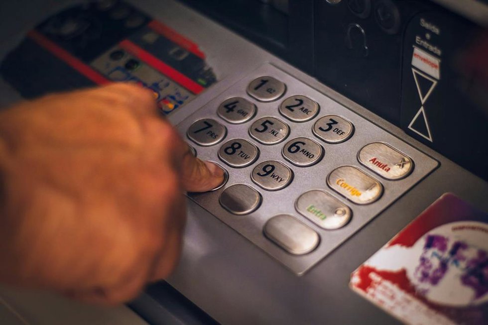 Recurso de un cajero de un banco
