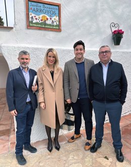 Visita del portavoz del PSOE en la Diputación a la localidad de Alfarnatejo.