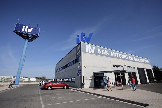 Archivo - Una ITV en la provincia de Valencia