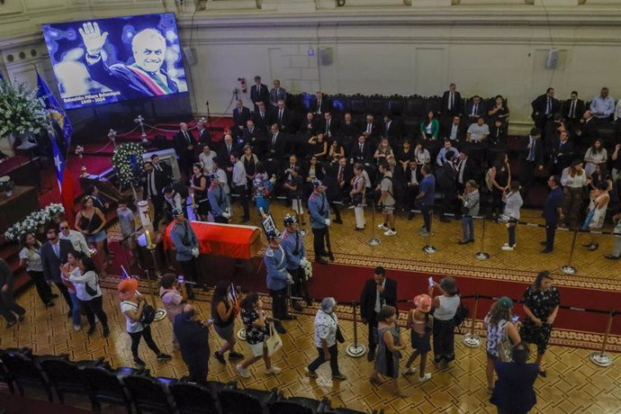 Apertura de puertas del Congreso Nacional en Santiago para la capilla ardiente en homenaje al expresidente Sebastián Piñera