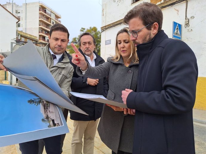 Toscano y la alcaldesa de Alcalá visitan proyectos financiados con fondos europeos.