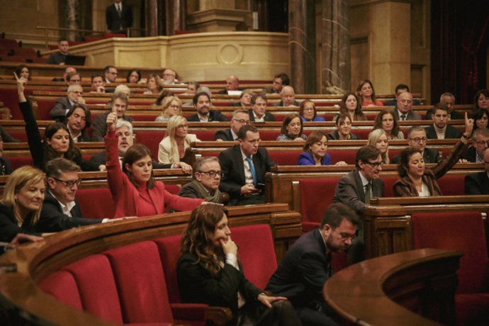 Votació en el ple del Parlament