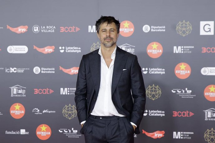 Hugo Silva posa durante el photocall de los XVI Premis Gaudí de cine, en el Centro de Convenciones Internacional de Barcelona (CCIB), a 4 de febrero de 2024, en Barcelona, Catalunya (España). La Academia del Cine Catalán organiza y otorga estos premios 