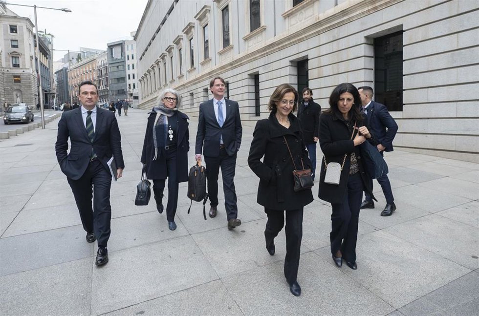 (2I-D) La jurista Regina Kiener, el vicepresidente de la Comisión de Venecia, Martin Kujier, la exministra de Justicia italiana, Marta Cartabia, y la jurista Simona Granata-Menghini, a su salida de una reunión entre la Comisión de Venecia y la Comisión