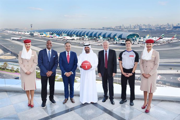 Emirates, nombrada aerolínea oficial de la NBA y patrocinadora de su torneo copero.
