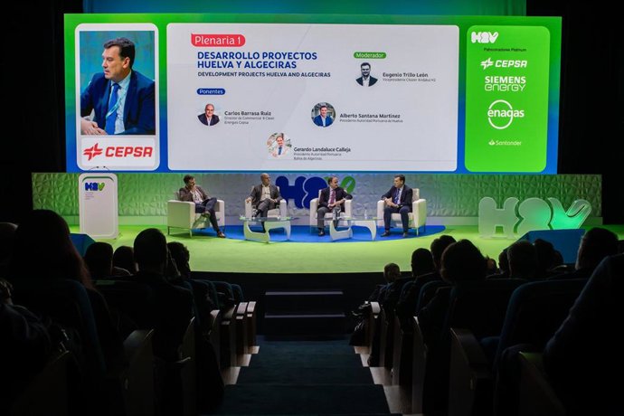 Plenaria 1 en el Congreno Nacional del Hidrógeno Verde de Huelva que ha profundizado sobre el proyecto del Valle Andaluz del Hidrógeno.