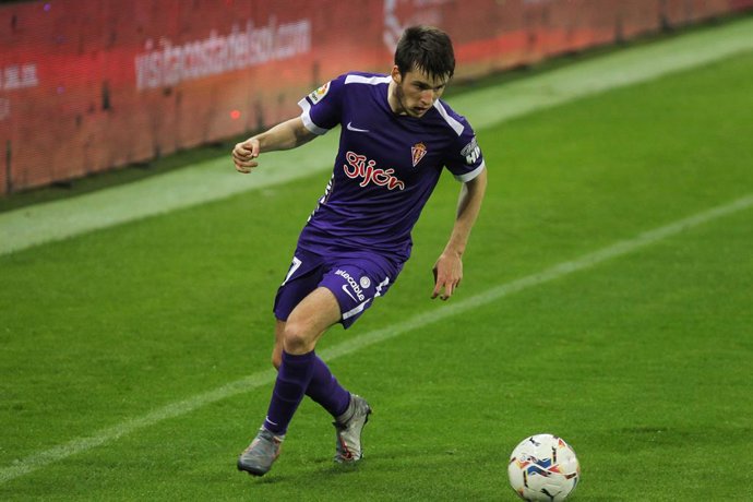 Archivo - Guille Rosas of Sporting de GIjon in action during the spanish league, Liga SmartBank, football match played between Malaga CF and Sporting de Gijon at La Rosaleda stadium on October 22, 2020 in Malaga, Spain.