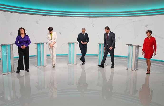 (I-D) La candidata de Podemos Galicia a la Presidencia de la Xunta, Isabel Faraldo, la candidata del BNG a la Presidencia de la Xunta de Galicia, Ana Pontón, el presidente de la Xunta de Galicia y candidato del PP a la reelección, Alfonso Rueda, el cand