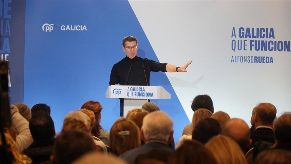 El presidente nacional del PP, Alberto Núñez Feijóo, en un mitin en Oleiros