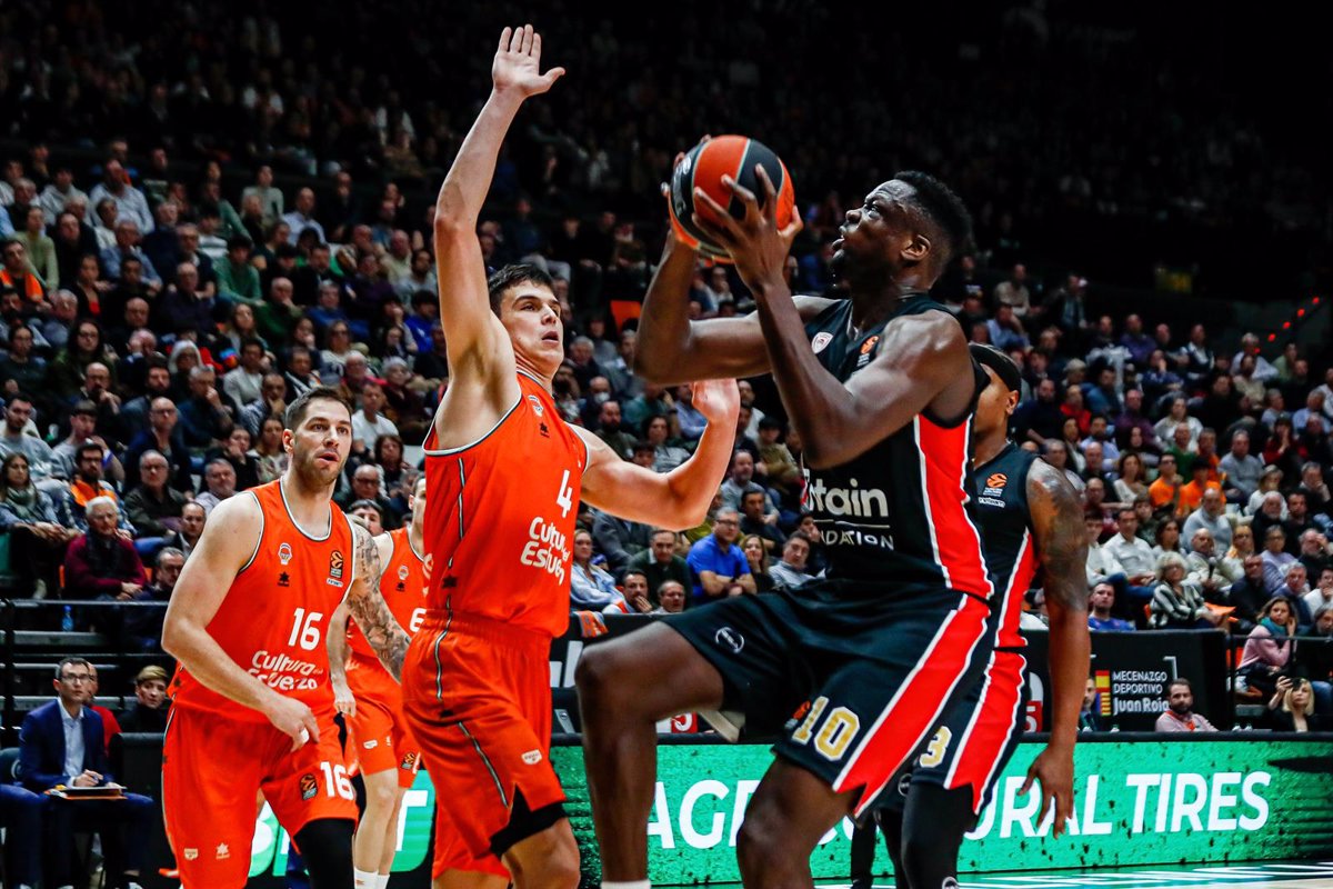 Valencia Basket Struggles to Counter Olympiacos Strategy