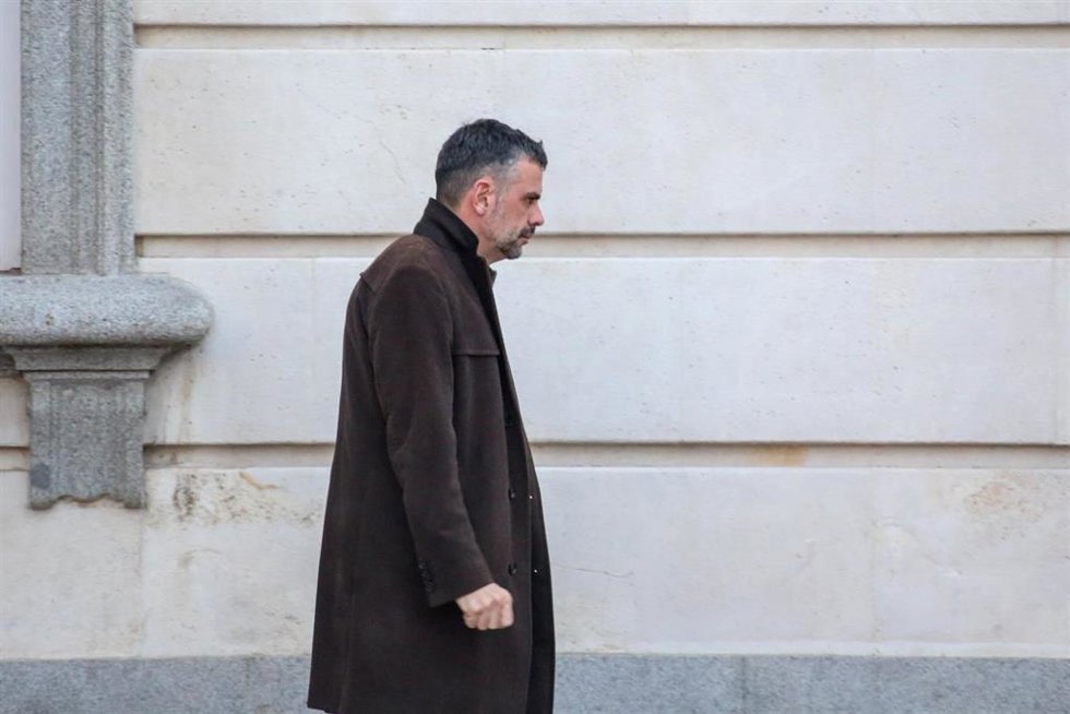 Archivo - El exconsejero de Territorio y Sostenibilidad, Cultura y Empresa y Conocimiento de la Generalitat Santi Vila a la salida del Tribunal Supremo en el tercer día del juicio del procés  