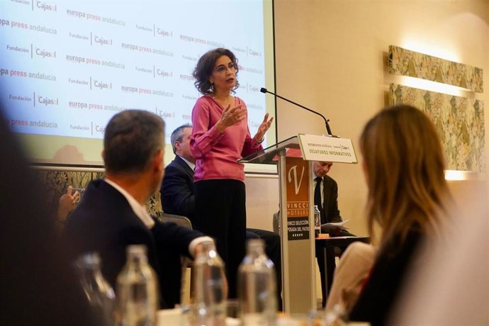 La vicepresidenta primera del Gobierno y ministra de Hacienda, María Jesús Montero, este viernes en Málaga, en los desayunos informativos de Europa Press Andalucía.