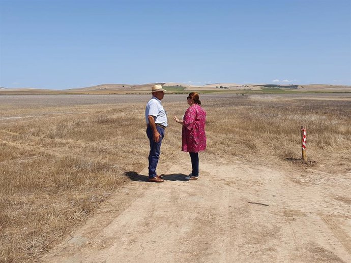 Visita de la delegada territorial de Medio Ambiente a las lagunas de Écija y Osuna.