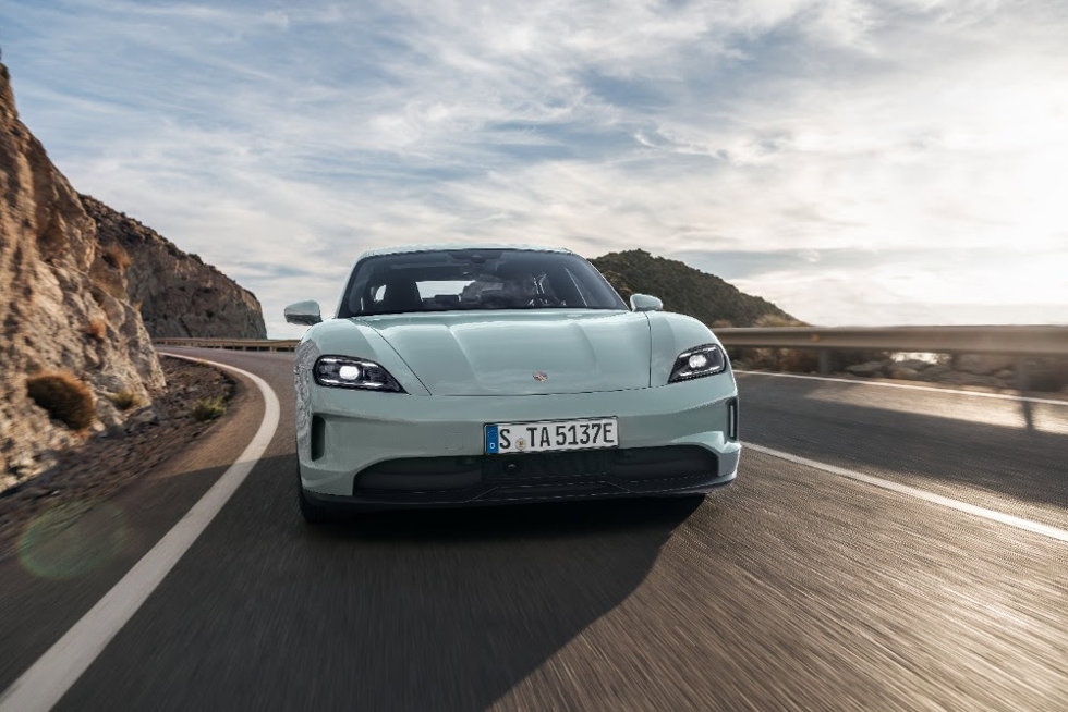 Porsche presenta el nuevo Taycan que llegar a partir de la primavera 2024 desde los 105.682 euros.