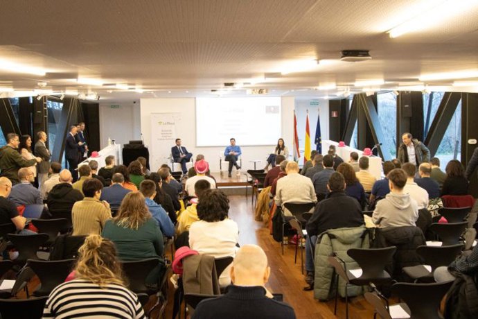 Domínguez pide a TIC "colaboración estrecha" para garantizar seguridad de información en Administración Electrónica