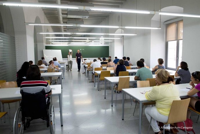 Archivo - Imagen de archivo de oposiciones 