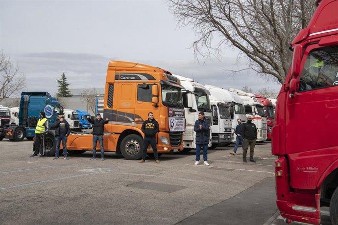 Archivo - Camión, camiones, huelga, transporte, transportistas