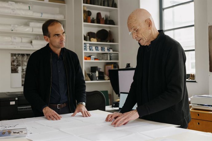Joel Meyerowitz y Miguel López-Remiro trabajando el 8 de febrero en el estudio del artista en Londres